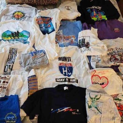 MME196 - Mixed Lot Of Men's And Women's T-Shirts