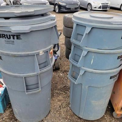 #80424 â€¢ 6 Brute Trash Cans with Lids
