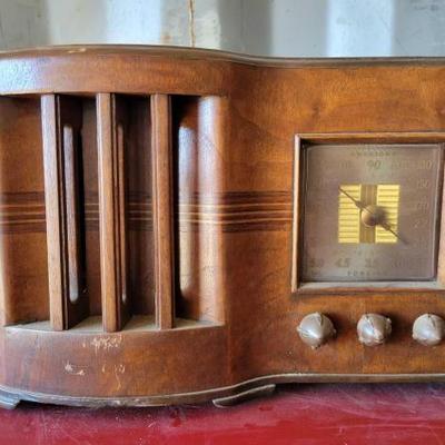 #15028 â€¢ Vintage American Foreign Radio
