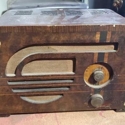 #15558 â€¢ Vintage Philco Radio
