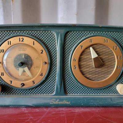 #15020 â€¢ Vintage Silvertone Radio
