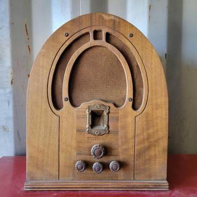 #15026 â€¢ Vintage Philco Radio
