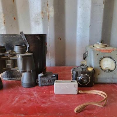 #15052 â€¢ Vintage Cameras, Binoculars, Air Gauge
