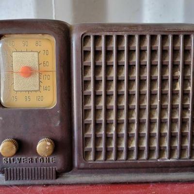 #15032 â€¢ Vintage Silvertone Radio
