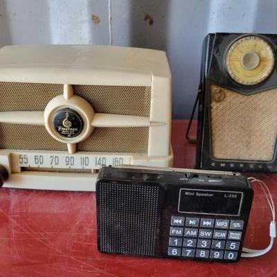 #15042 â€¢ 3 Vintage Radios
