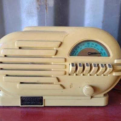 #15012 â€¢ Crosley Radio
