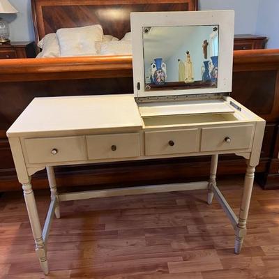 Vintage White Vanity. $60. 40x30.5x18.5.  All items available for pre-sale with pre-sale shopping appointments. Please text 985 507-6684...