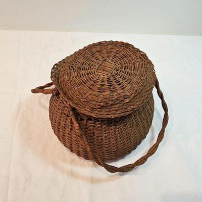https://www.auctionninja.com/stress-free-estate-services-llc/sales/details/important-collection-advertising-ephemera-glass-bottles-photos...