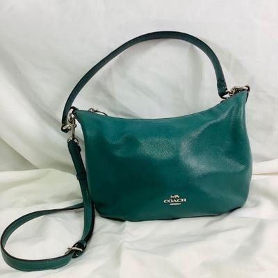 SAWI302 Coach Green Pebble Leather Hobo Handbag	This is a convertible crossbody handbag
