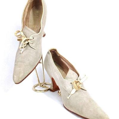 BIHY969 Womens Victorian Heeled Shoes	Circa 1918-1919, Gray suede leather heeled dress shoes with laces. Â Manufactured by McILhenney...