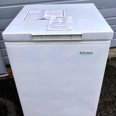 JSHI934 Holiday Brand Chest Freezer	Holiday brand chest freezer with one removable plastic storage basket. Works
