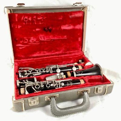 BIHY946 Vintage German Schreiber & Sohne Clarinet	Clarinet in case with accessories. Â No key for locks, may be missing Â a piece.
