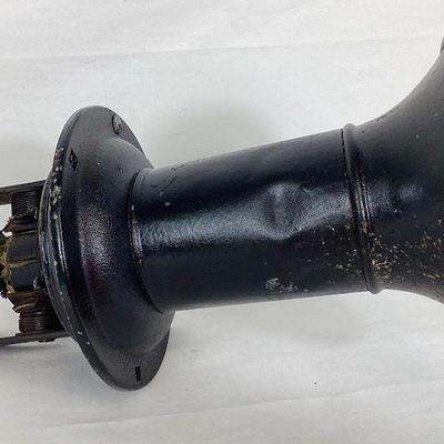 BIHY700 Model A Ford Car Horn	Ford Model A car horn from between 1928 to 1931. Although the horn is missing a cap for the internals, this...