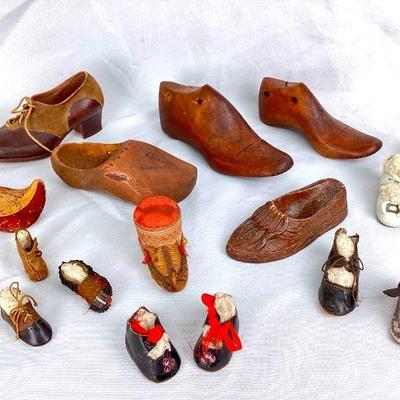 BIHY905 Antique & Vintage Shoe Molds, Mocassins & More	2 wooden children's shoe molds size 10 & 7.Â Mini leather...
