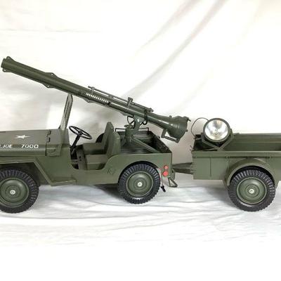 BIHY212 Vintage 1960â€™s Hasbro G.I. Joe Combat Jeep With Trailer	1960's original G.I Joe Combat Jeep HQ-26 7000 with Trailer, gun and...