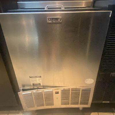 https://auctions4america.proxibid.com/Auctions-4-America/Bar-and-Lounge-Complete-Kitchen-Dining-Room/event-catalog/255252