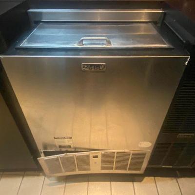 https://auctions4america.proxibid.com/Auctions-4-America/Bar-and-Lounge-Complete-Kitchen-Dining-Room/event-catalog/255252