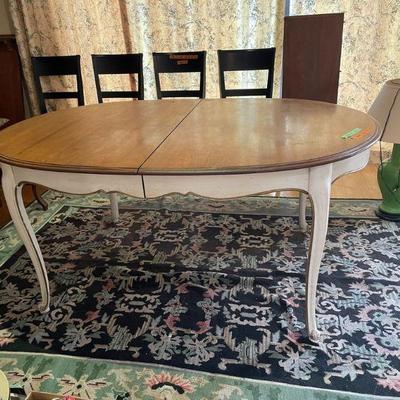 Expanding dining table with two leaves. 
