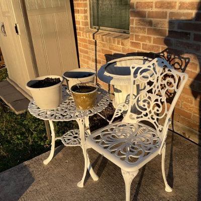 Minimum $100 for this cast iron patio set - Set number 1