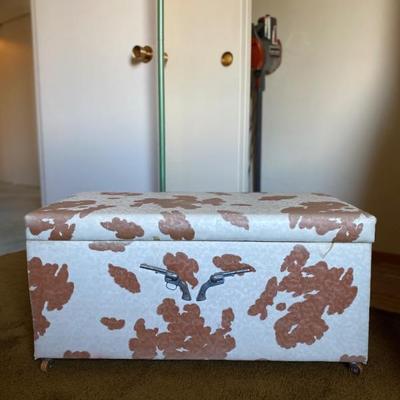 Vintage 50s/60s Cowboy & Cowgirl Toy Chest
