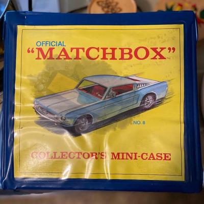 Vintage Official Matchbox Collectors Mini-Case #8 w/cars
