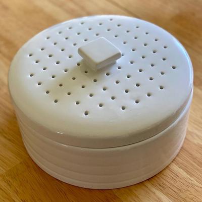 Crate & Barrel Farmhouse Ceramic Pancake Pita Bread Tortilla Warmer
