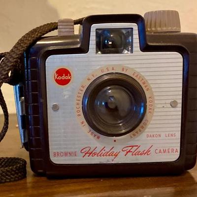 Vintage Cameras and Accessories Polaroid Film
Kodak Brownie Holiday Flash Camera