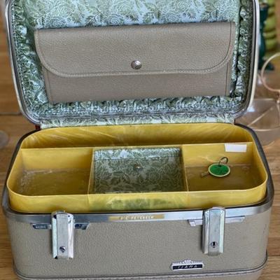 Vintage American Tourister Tiara Leather Train Case W/Tray and Key!
