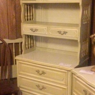 Girls dresser/ shelf