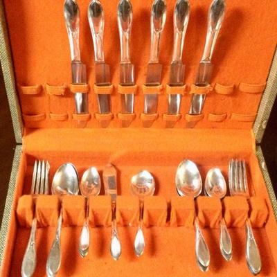 Service for six silver plated flatware w m rogers
