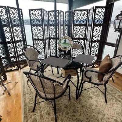 Table & chairs for 4
Decorative screens