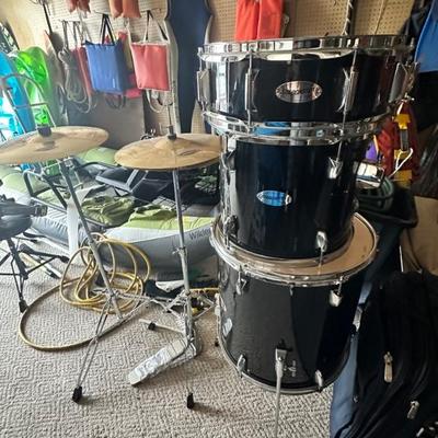 Fender Starcaster drum set