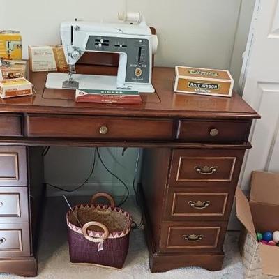 Singer Touch & Sew Deluxe/cabinet