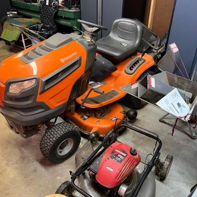 Husqvarna riding mower/42â€ cut