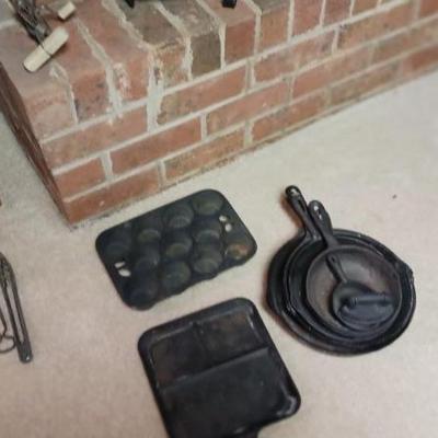 Cast iron - including Wagner breakfast pan