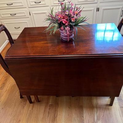 Mahogany dropleaf dining table