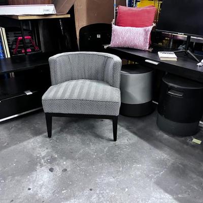 Barrel Chair/Desk