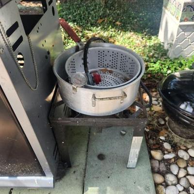 Broil King Grill  fryer basket and burner