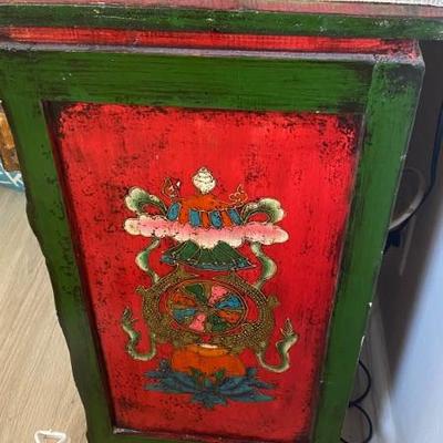 small painted asian cabinet 28 x 18 x 14