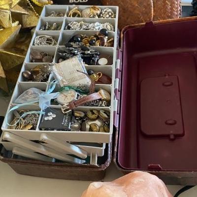 crafting and jewelry making supplies