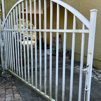 Gate