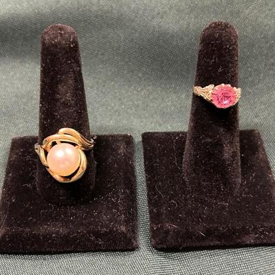 Stunning 14k gold and pearl ring. 
