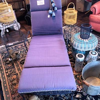 Iron Chaise Lounge with Cushion