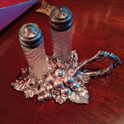 Silver Grapes Salt/Pepper