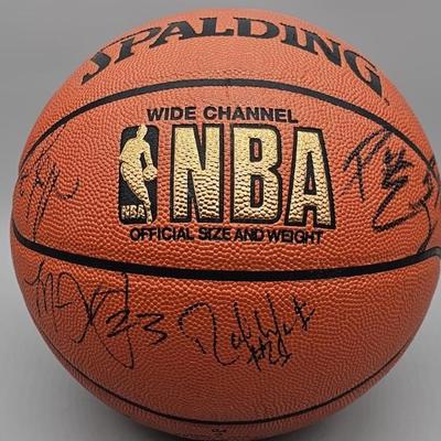 New York Knicks 2000 Season Team Signed Ball