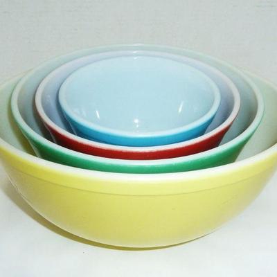 Pyrex nested bowls