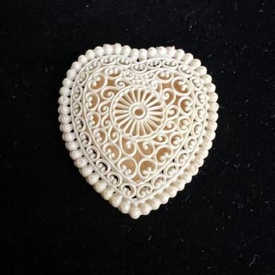 Dennison USA Vintage Plastic Filigree Heart Shaped Ring Case