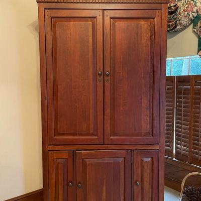 ENTERTAINMENT ARMOIRE