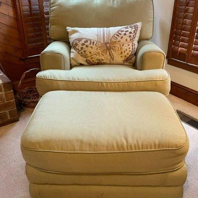 LOUNGE CHAIR WITH OTTOMAN