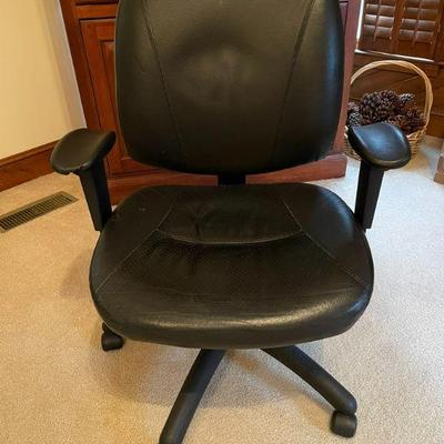 ROLLING DESK CHAIR